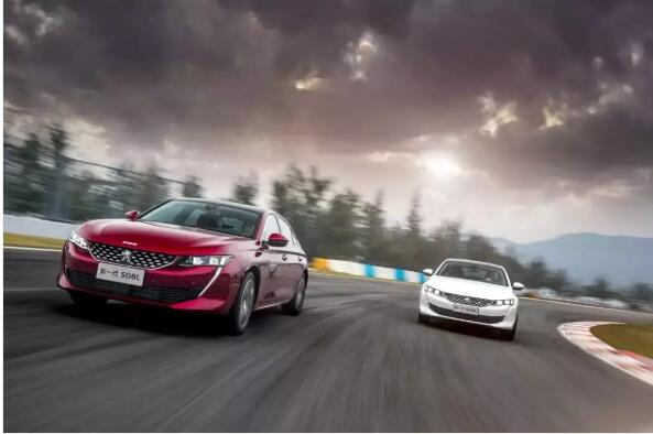 路面是黃虛線時 超車要注意什么！